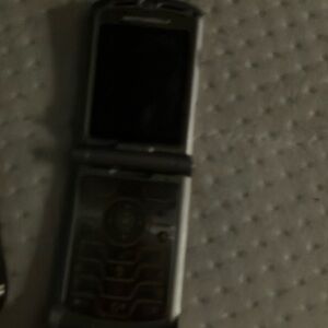 I am selling another old phone for toddlers to play